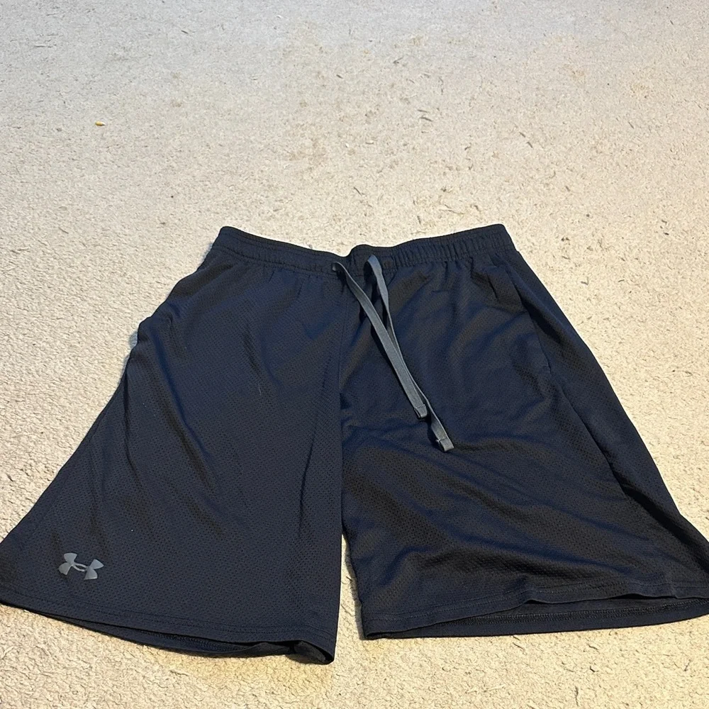 Under Armour Men's Athletic Shorts; size large